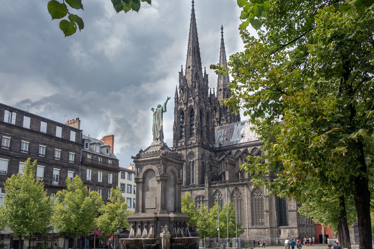 Découvrir Clermont-Ferrand : Le guide ultime pour s'installer dans la perle d'Auvergne